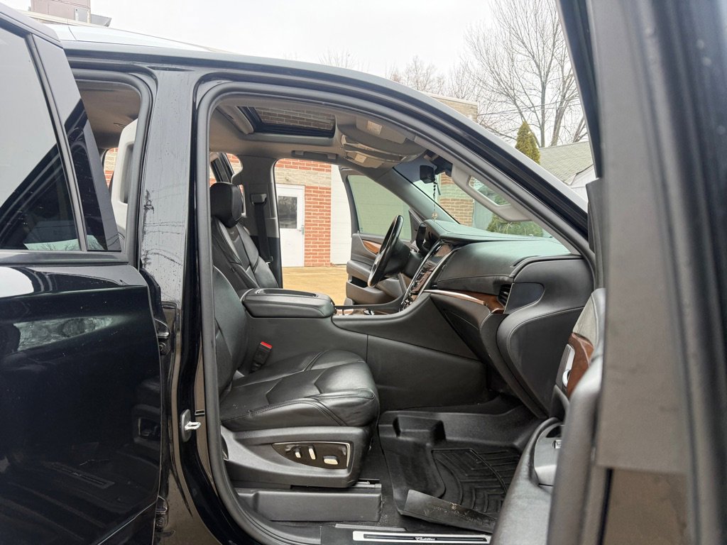 Used 2020 Cadillac Escalade Luxury w/ Escalade Sport Edition image 11
