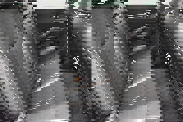 Used 2024 Kia Sorento S image 19