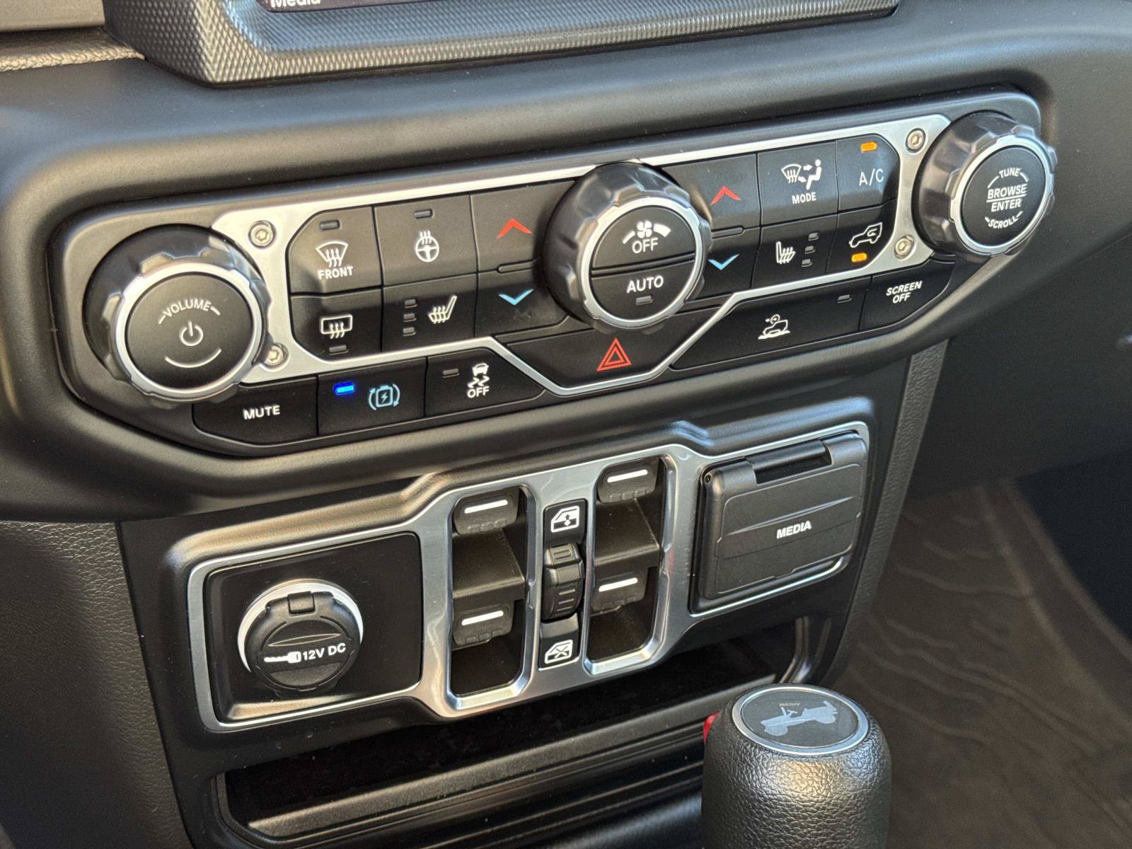 Used 2023 Jeep Wrangler Unlimited w/ Cold Weather Group AWD/4WD image 21
