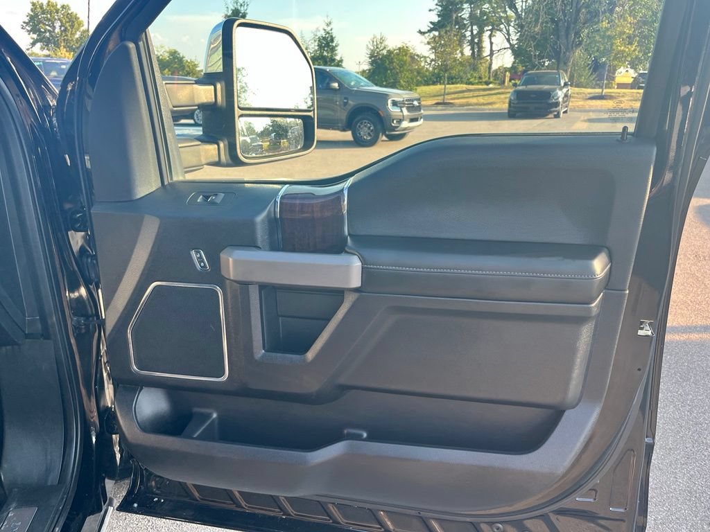 Used 2017 Ford F150 Platinum w/ Equipment Group 701A Luxury AWD/4WD image 10