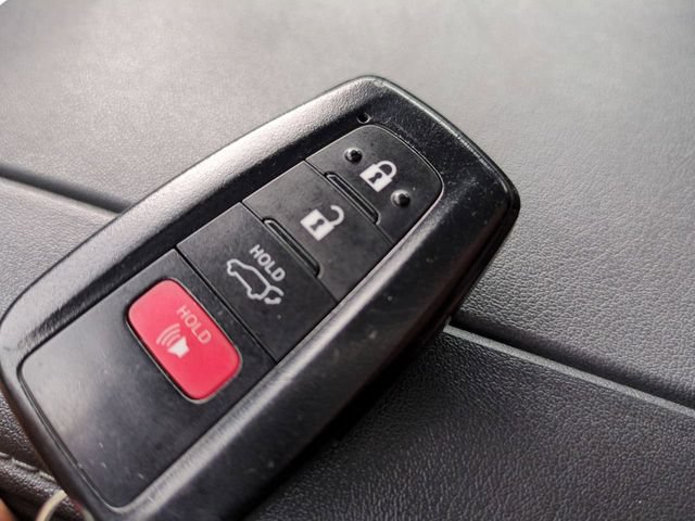 Used 2022 Toyota Highlander LE FWD image 30