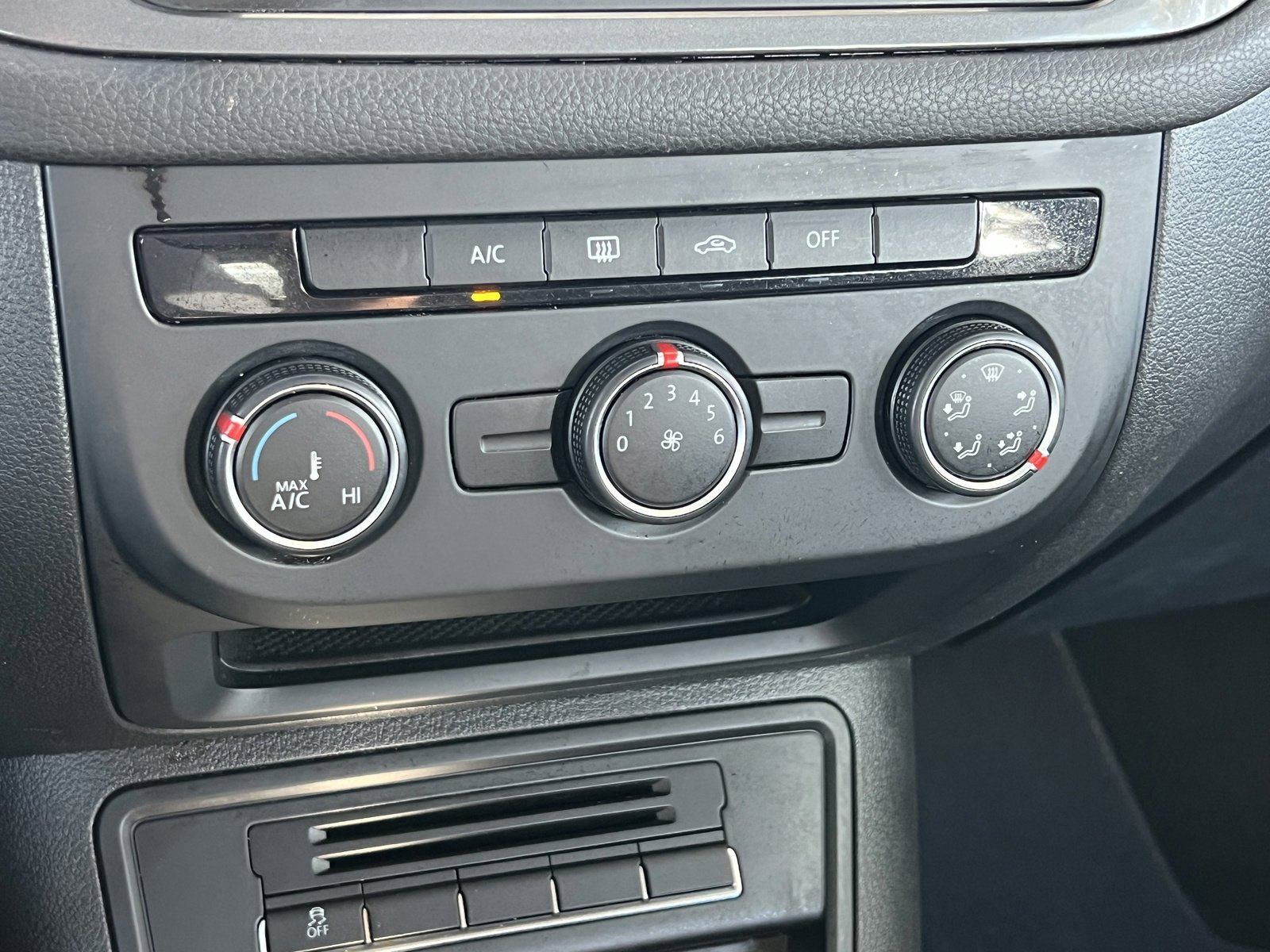 Used 2018 Volkswagen Tiguan Limited image 17