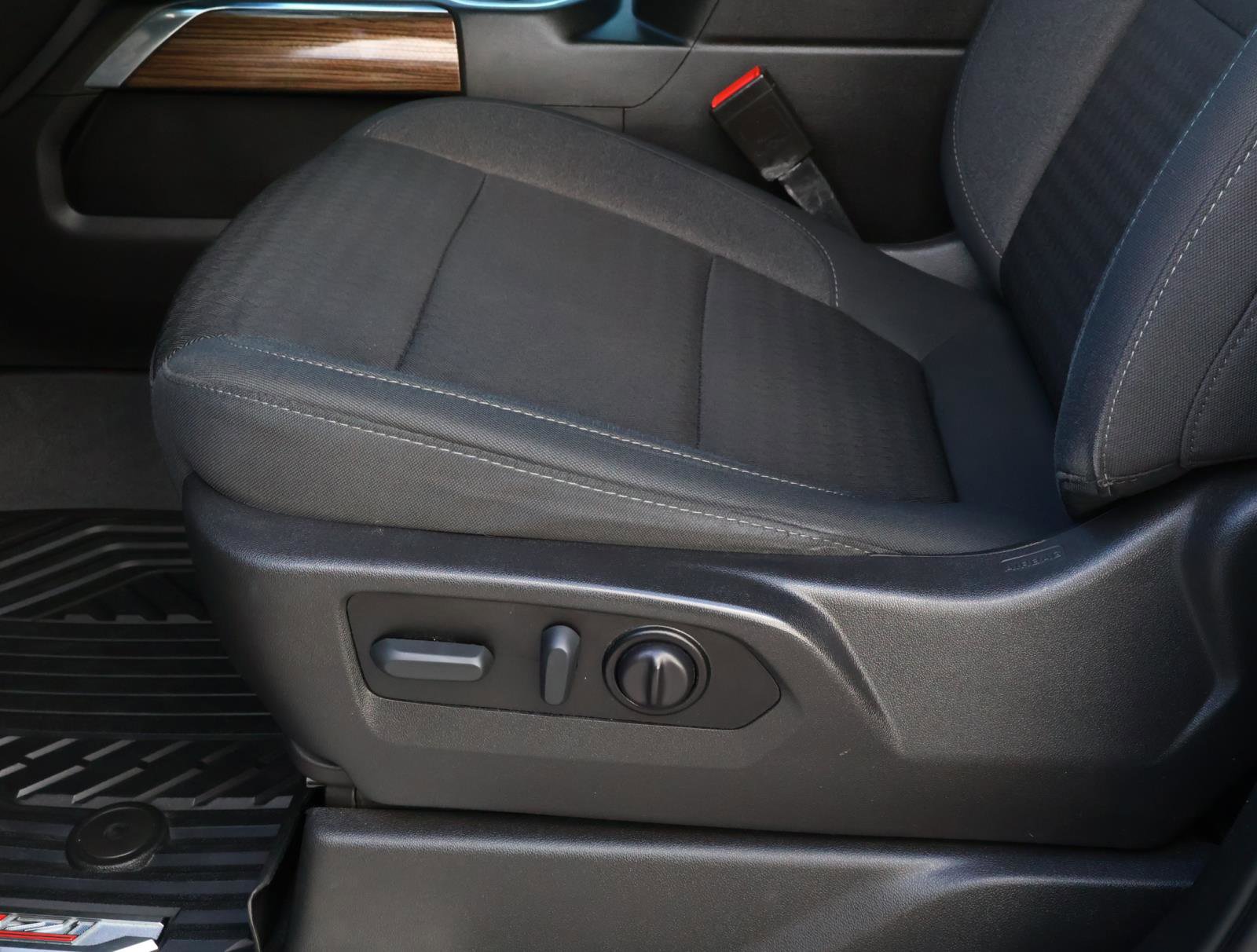 Used 2021 Chevrolet Silverado 1500 LT Trail Boss w/ LPO, Dark Essentials Package image 15