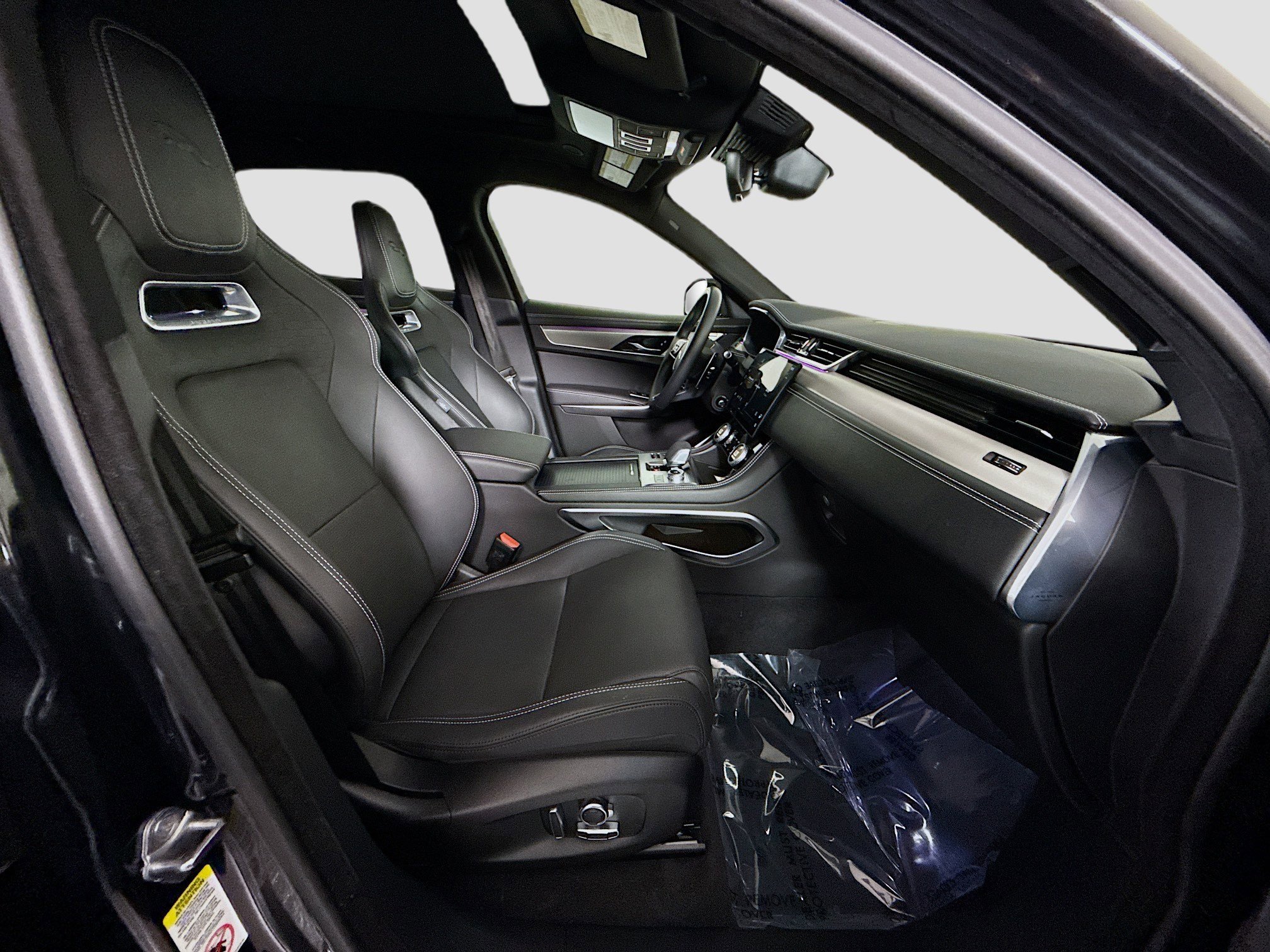 Used 2025 Jaguar F-PACE R-Dynamic S image 29