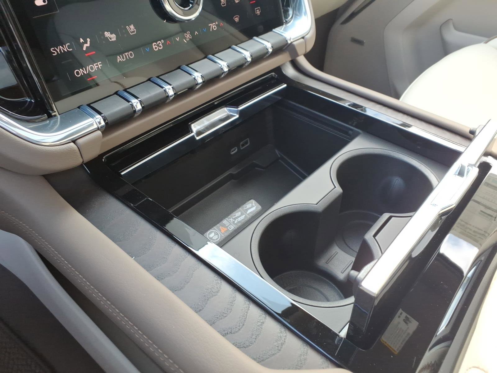 New 2026 GMC Yukon XL Denali w/ Denali Reserve Package image 16