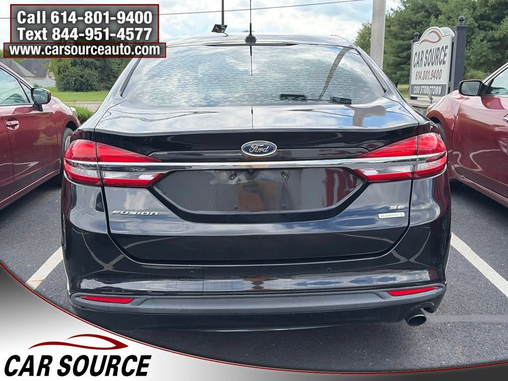Used 2018 Ford Fusion SE w/ Fusion SE Technology Package FWD image 5