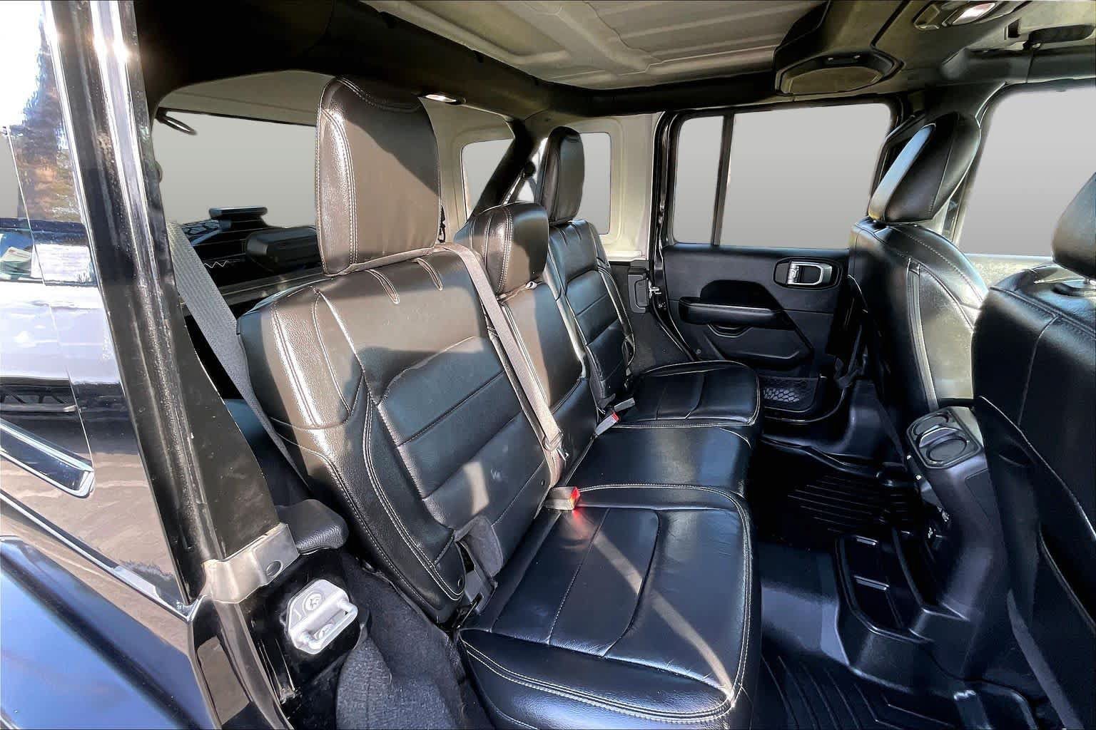 Used 2018 Jeep Wrangler Unlimited Sahara AWD/4WD image 18