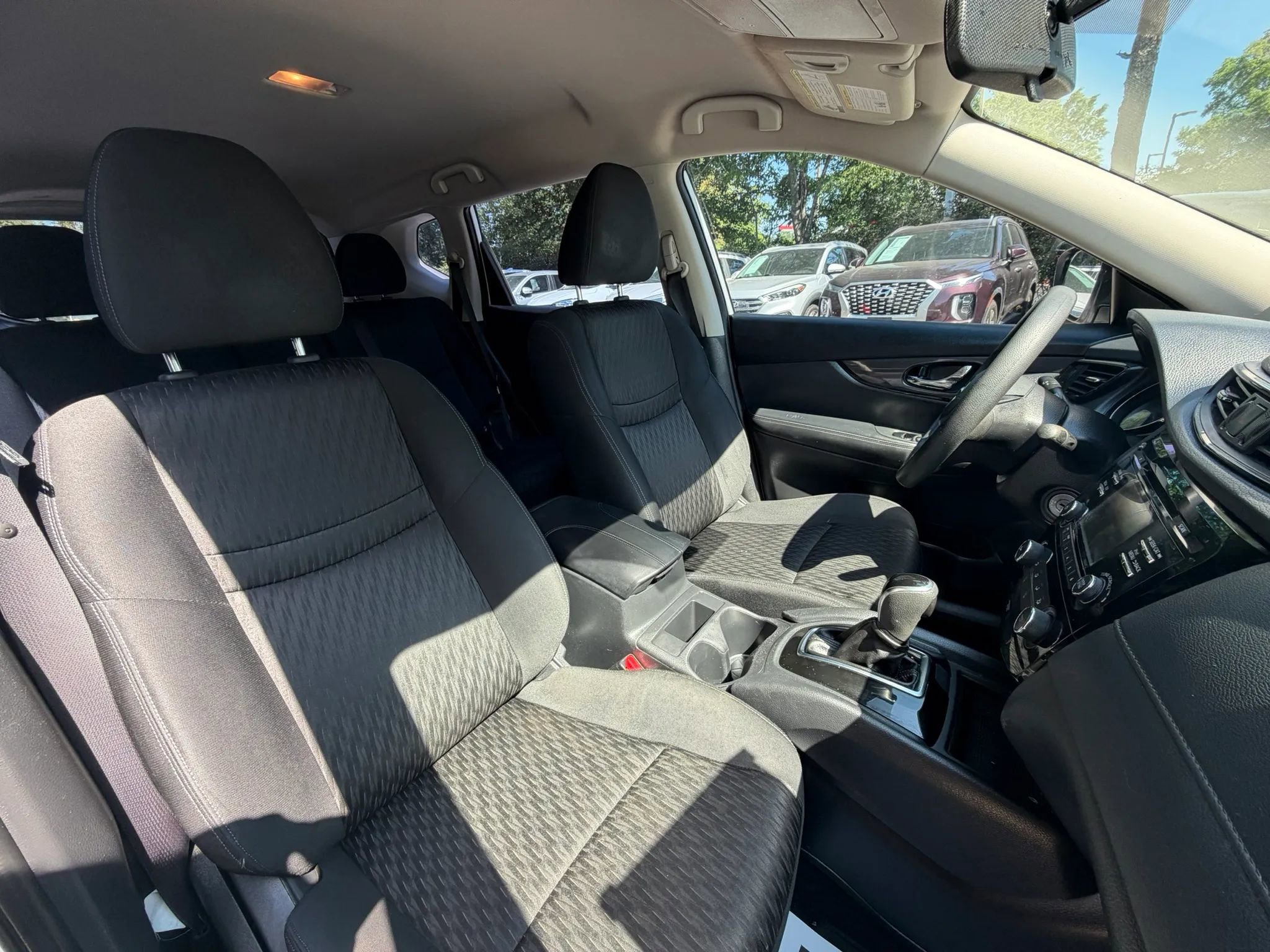 Used 2017 Nissan Rogue S FWD image 9