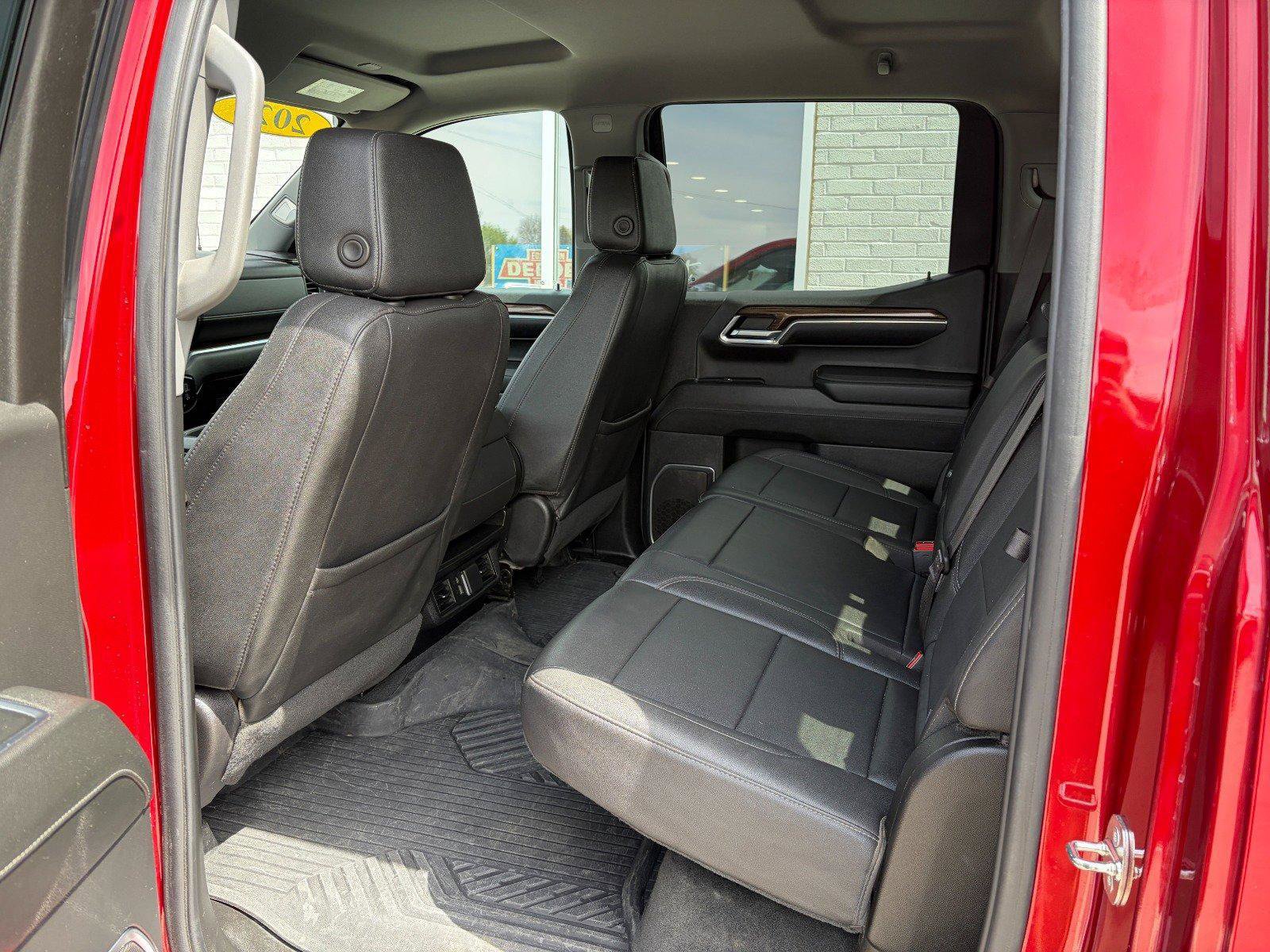Used 2023 Chevrolet Silverado 1500 LT AWD/4WD image 18