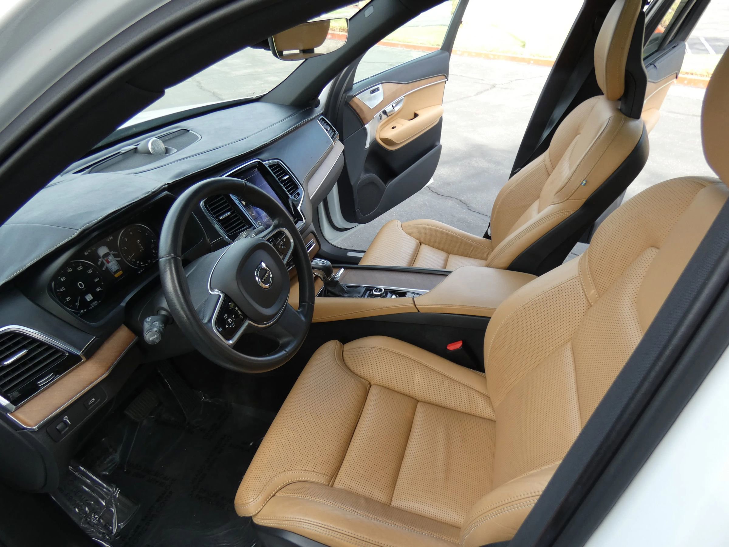 Used 2017 Volvo XC90 T6 Inscription w/ Vision Package image 68