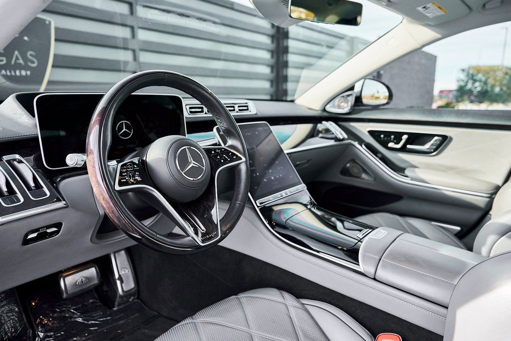 Used 2021 Mercedes-Benz Maybach S 580 4MATIC image 2