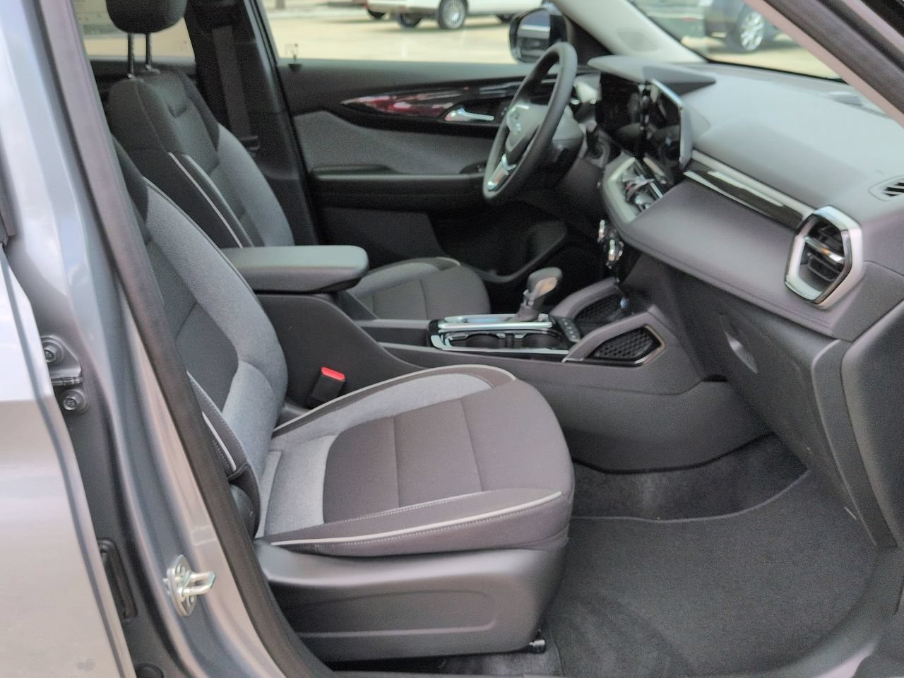 New 2026 Chevrolet TrailBlazer LT w/ Midnight Edition FWD image 26