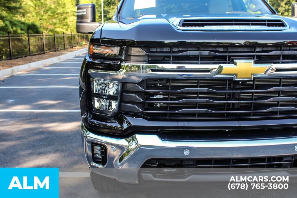 Used 2025 Chevrolet Silverado 3500 LT w/ Safety Package AWD/4WD image 11