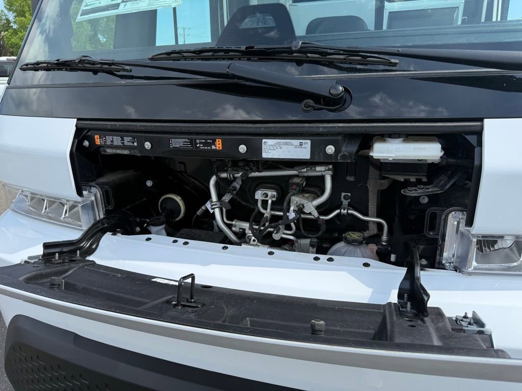 Used 2024 Chevrolet Brightdrop 400 w/ Commercial Equipment Package AWD/4WD image 21