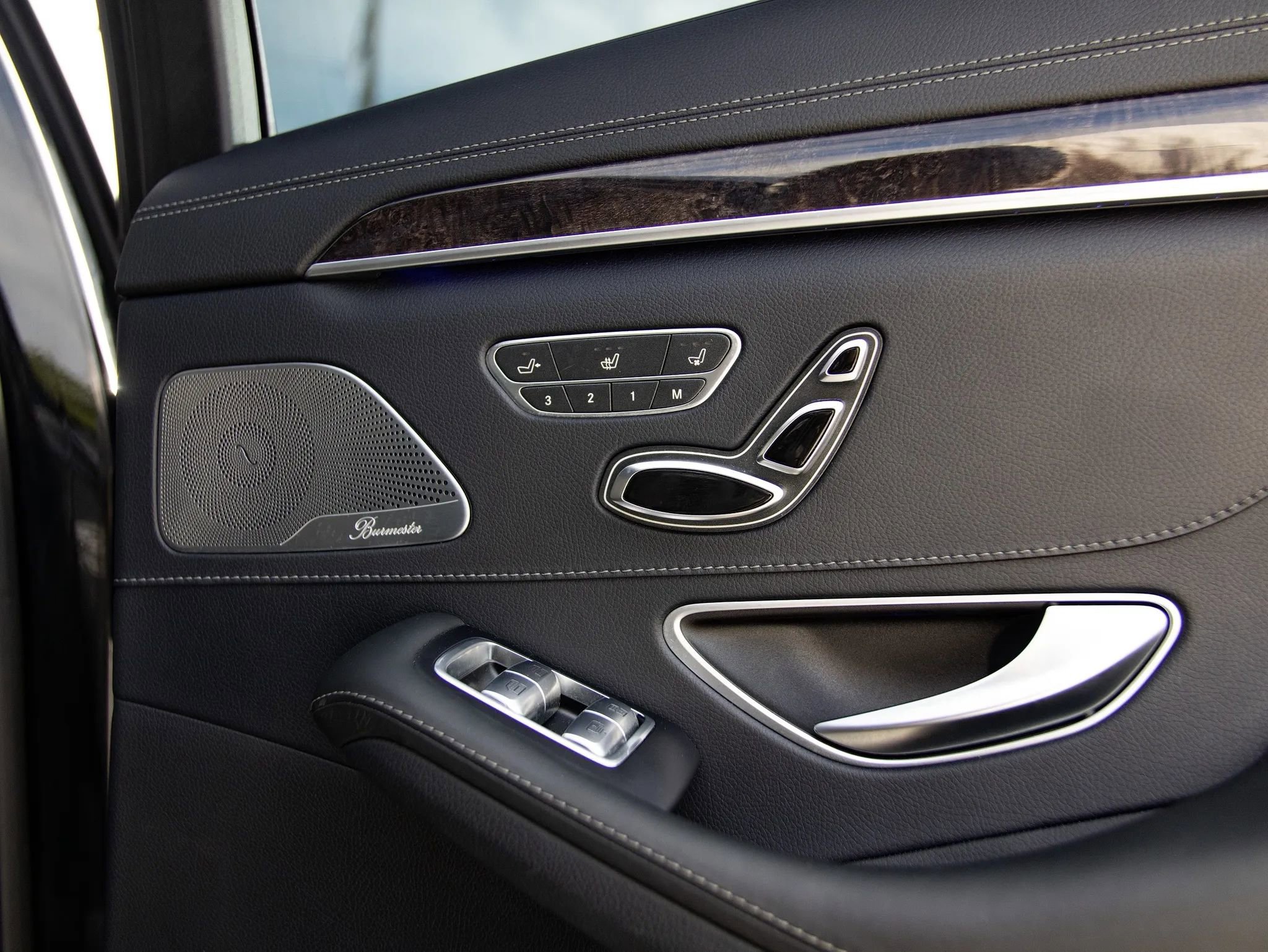 Used 2015 Mercedes-Benz S 550 Sedan image 36