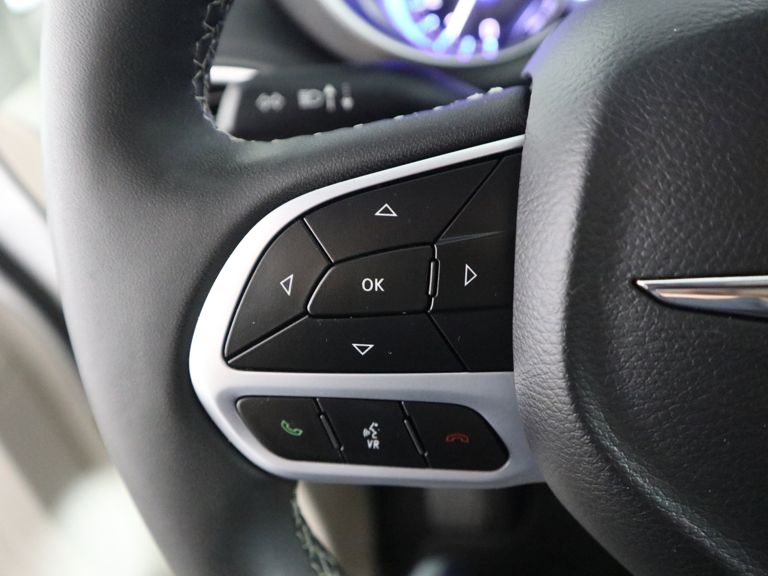 Used 2024 Chrysler Pacifica Touring-L FWD image 27