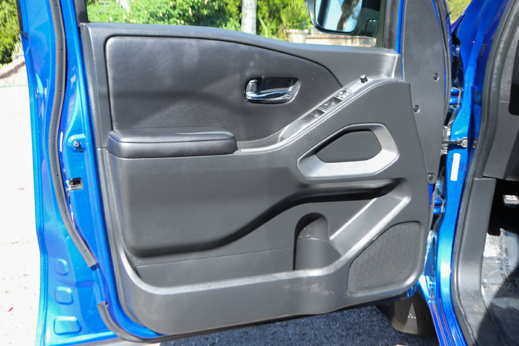 Used 2025 Nissan Frontier SV RWD image 15