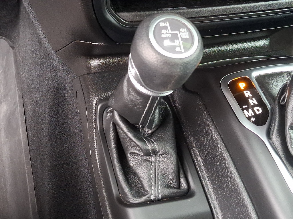 Used 2024 Jeep Wrangler Unlimited Sahara w/ Safety Group AWD/4WD image 24