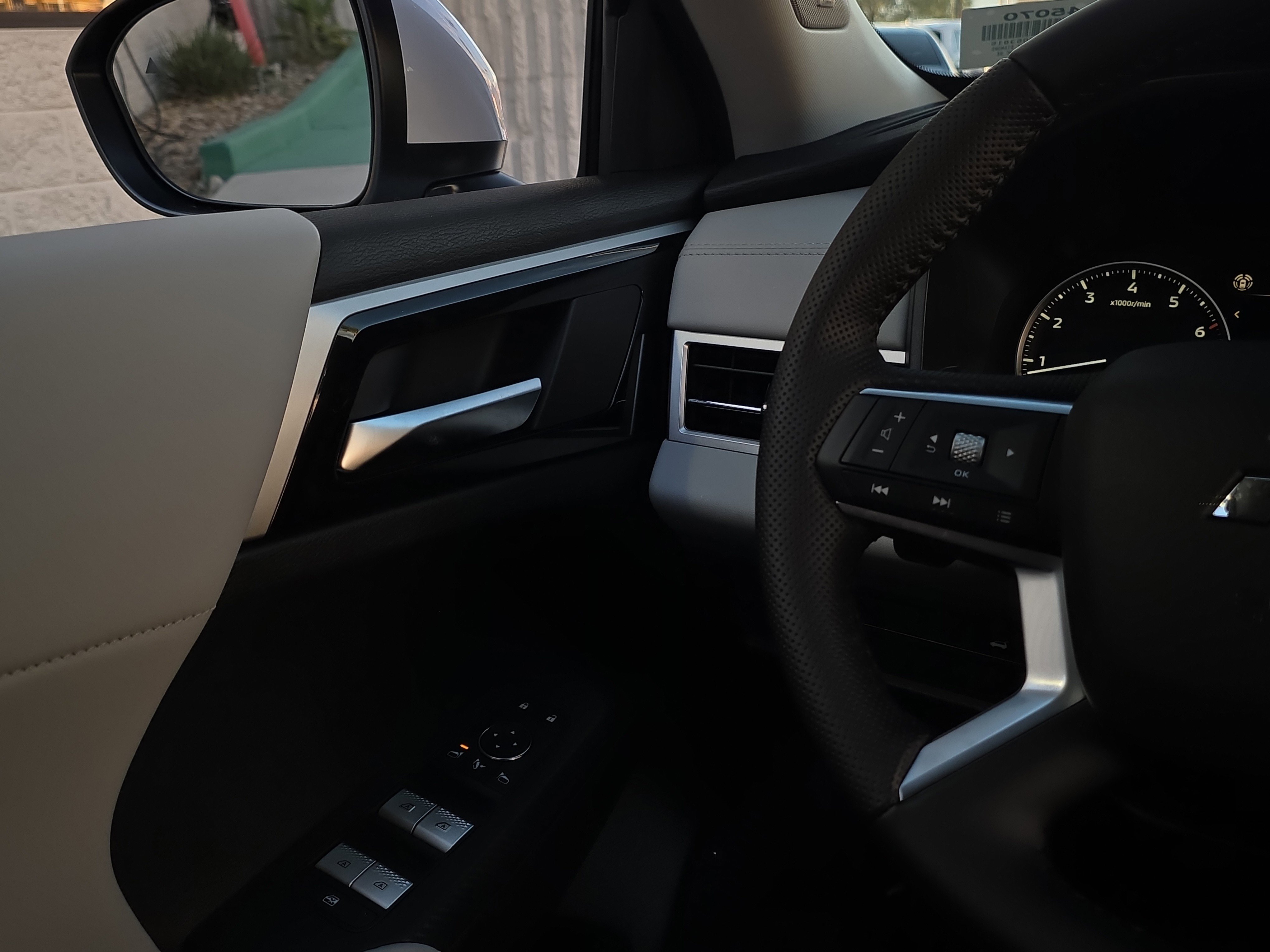 New 2025 Mitsubishi Outlander SE image 19