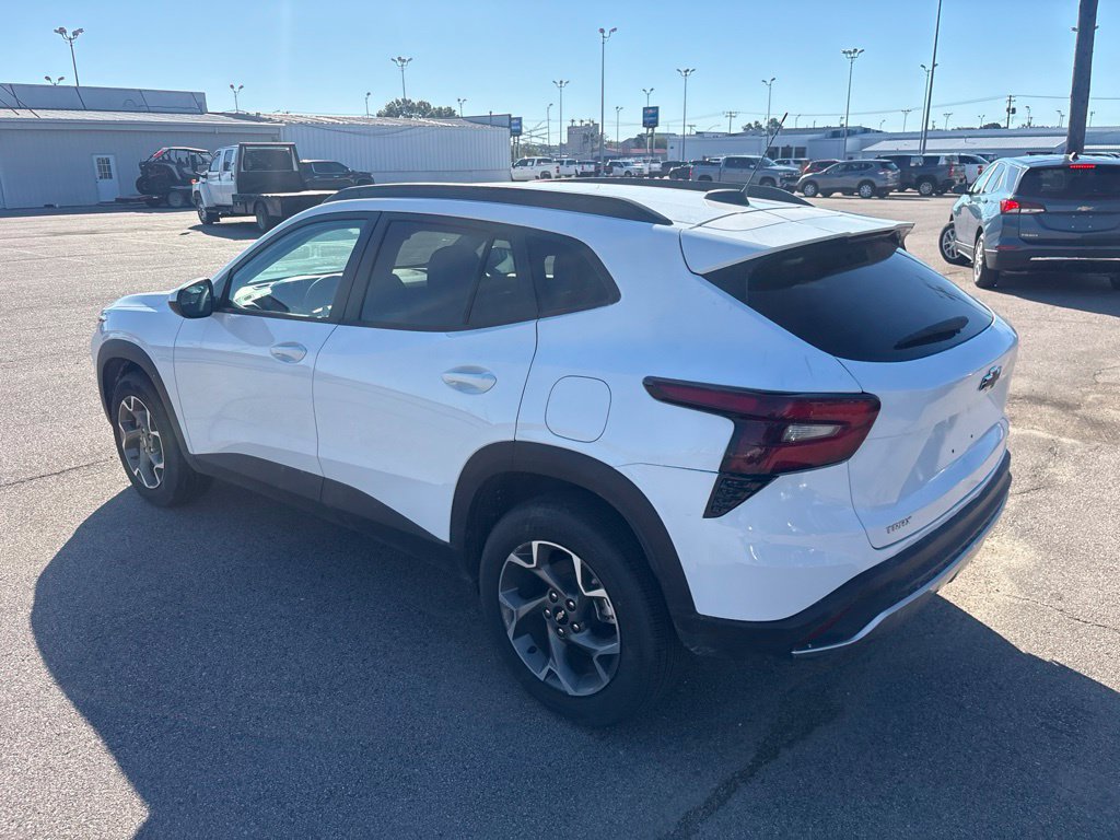 Used 2026 Chevrolet Trax LT FWD image 10