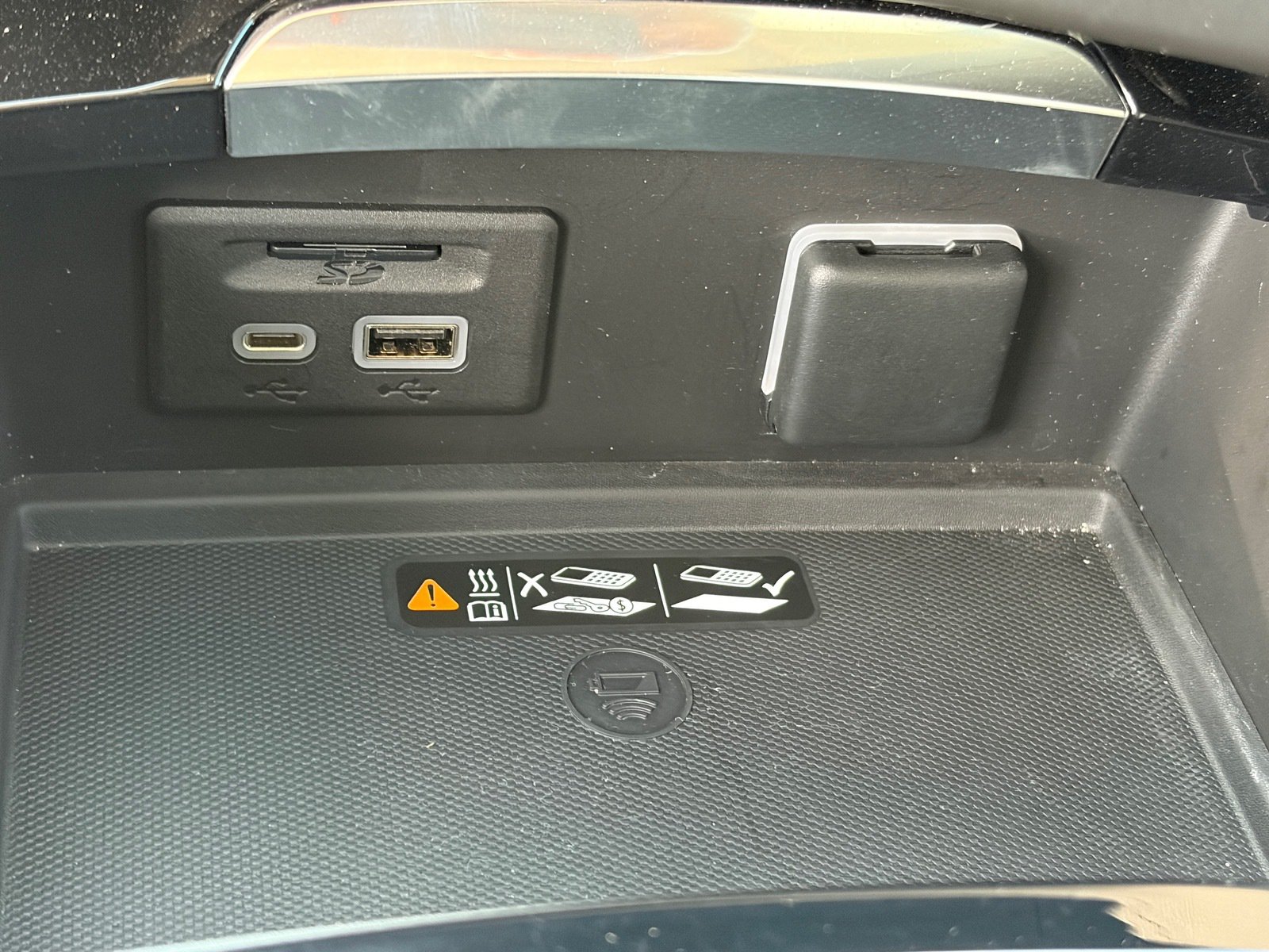 Used 2021 Buick Envision Avenir w/ Technology Package II FWD image 28