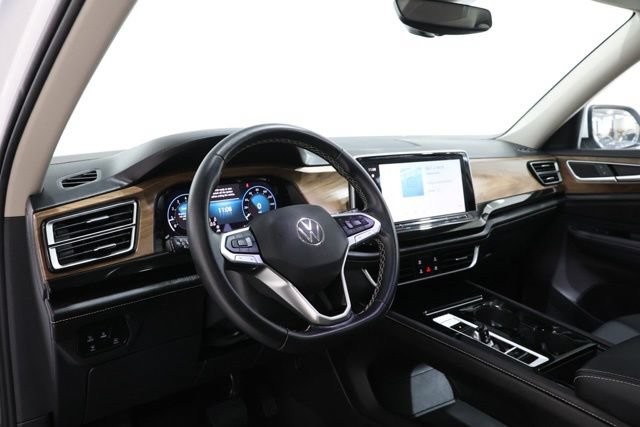 Used 2025 Volkswagen Atlas SE FWD image 16