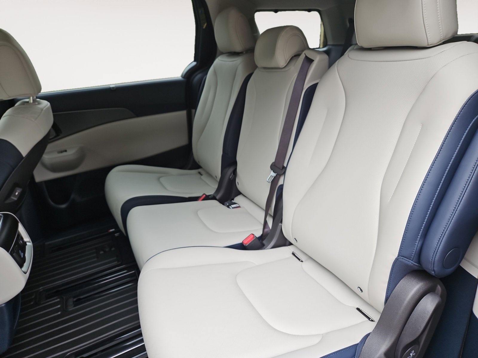 New 2026 Kia Carnival SX image 13