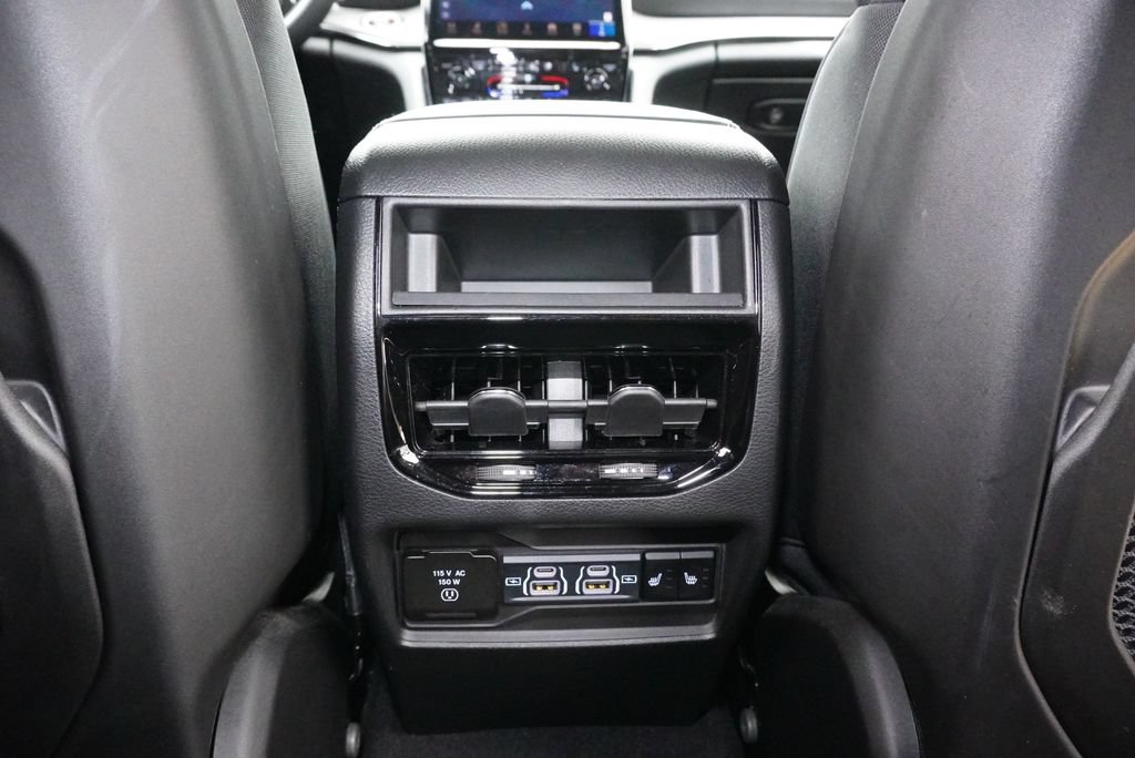 Used 2024 Jeep Grand Cherokee Overland w/ Luxury Tech Group IV AWD/4WD image 29