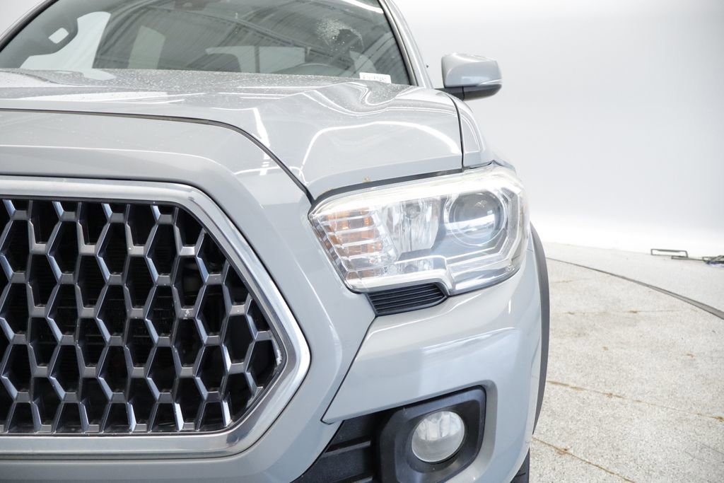 Used 2018 Toyota Tacoma TRD Off-Road AWD/4WD image 12