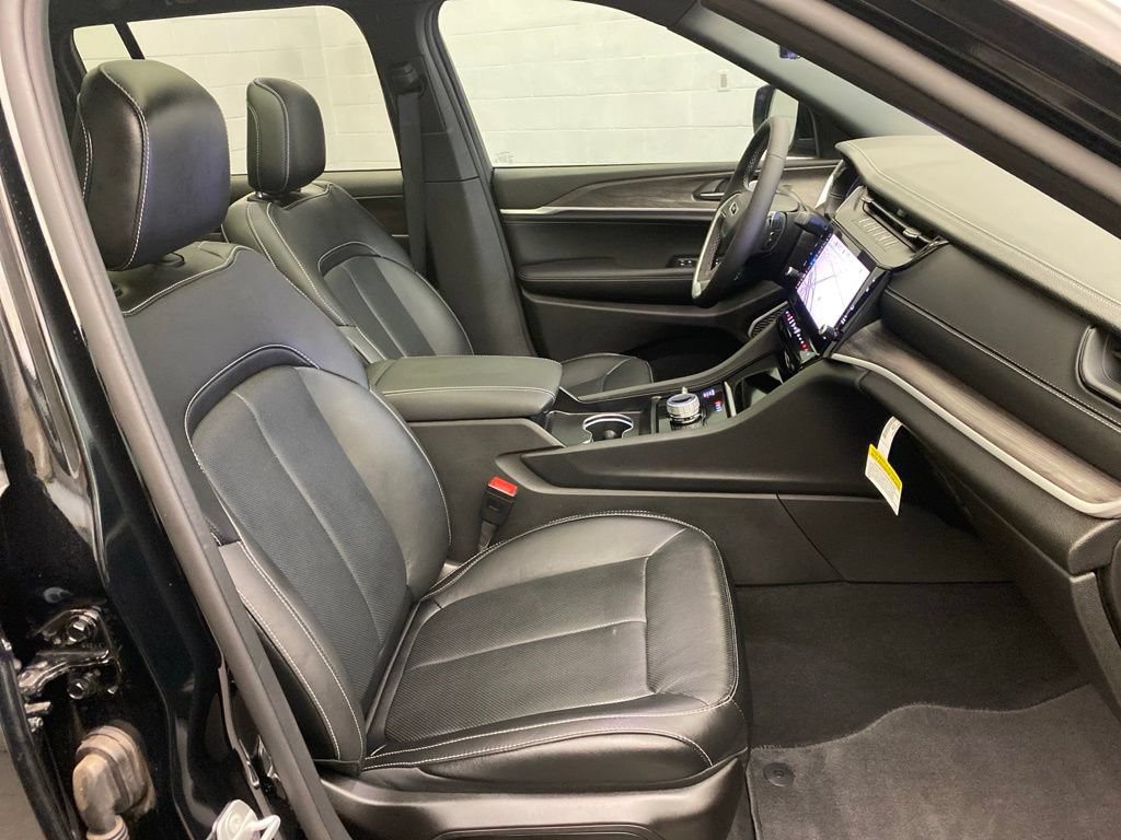 Certified 2026 Jeep Grand Cherokee Limited AWD/4WD image 24