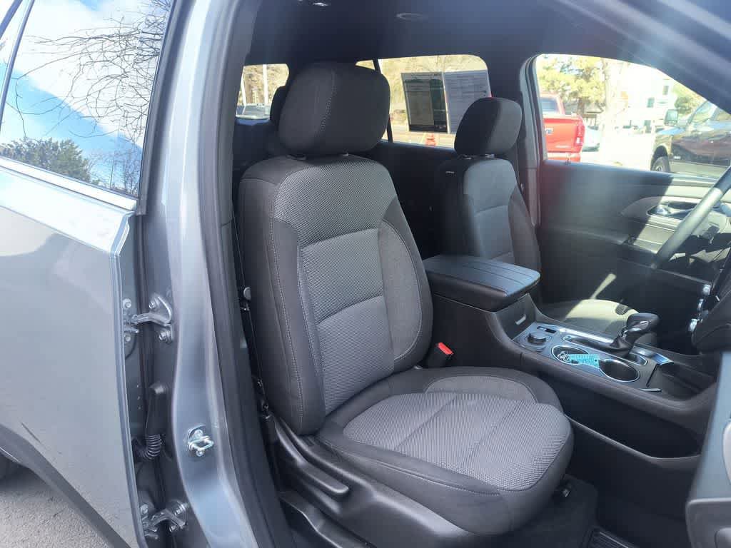 Used 2023 Chevrolet Traverse LT w/ Rear Camera Mirror Package image 24