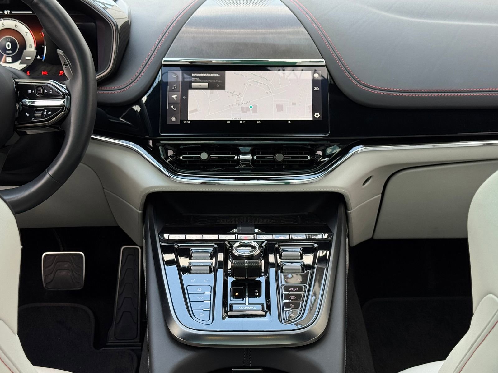 Used 2025 Aston Martin DBX 707 image 13