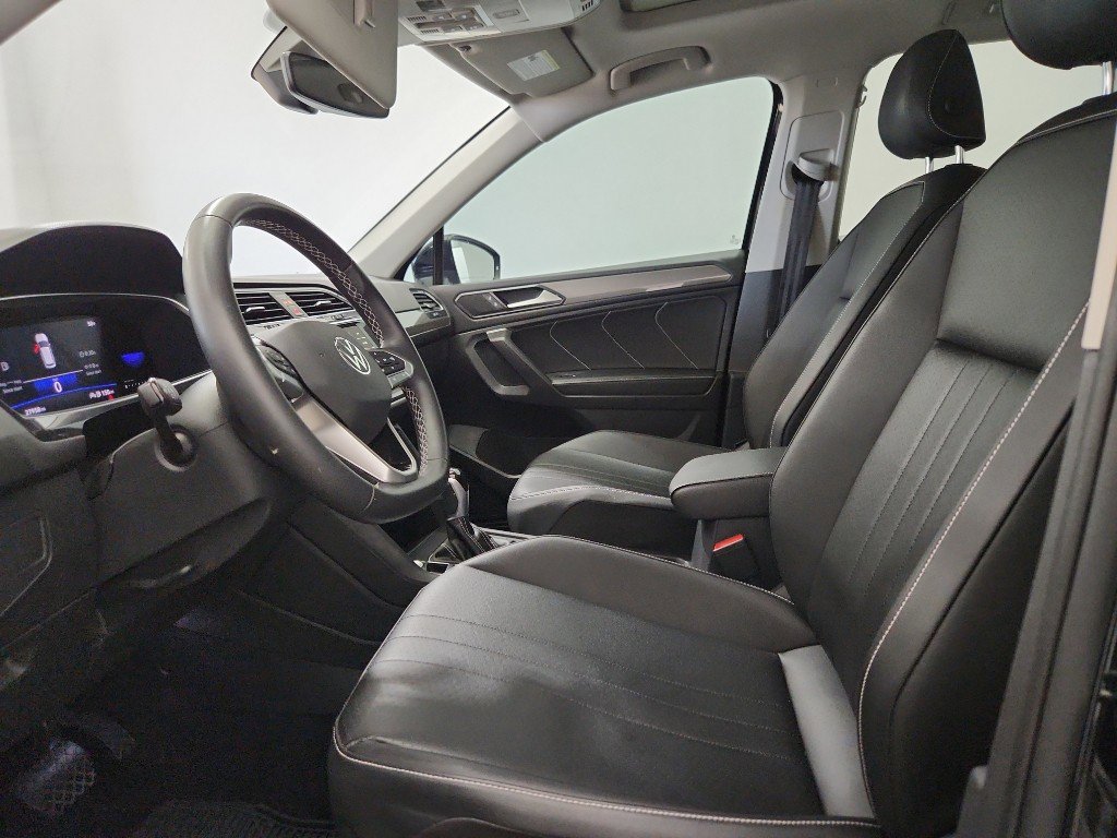 Certified 2023 Volkswagen Tiguan SE w/ Panoramic Sunroof Package image 6
