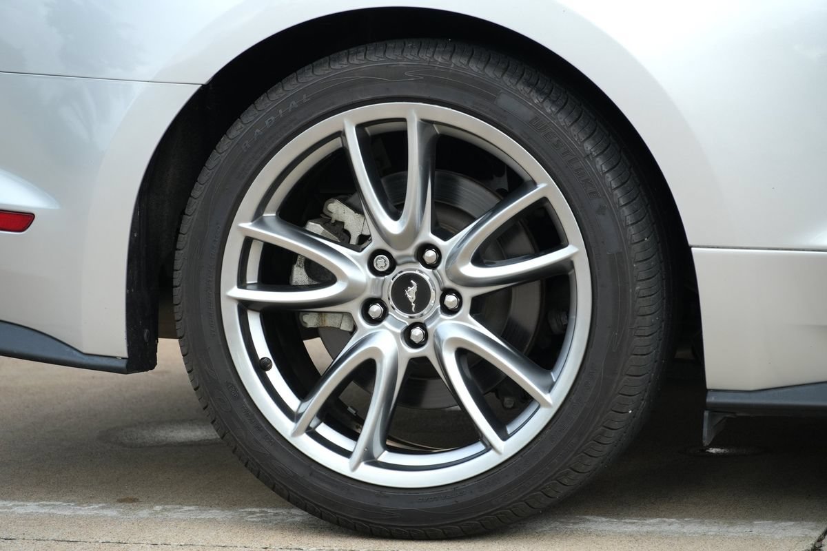 Used 2018 Ford Mustang GT Premium w/ Equipment Group 401A RWD image 29