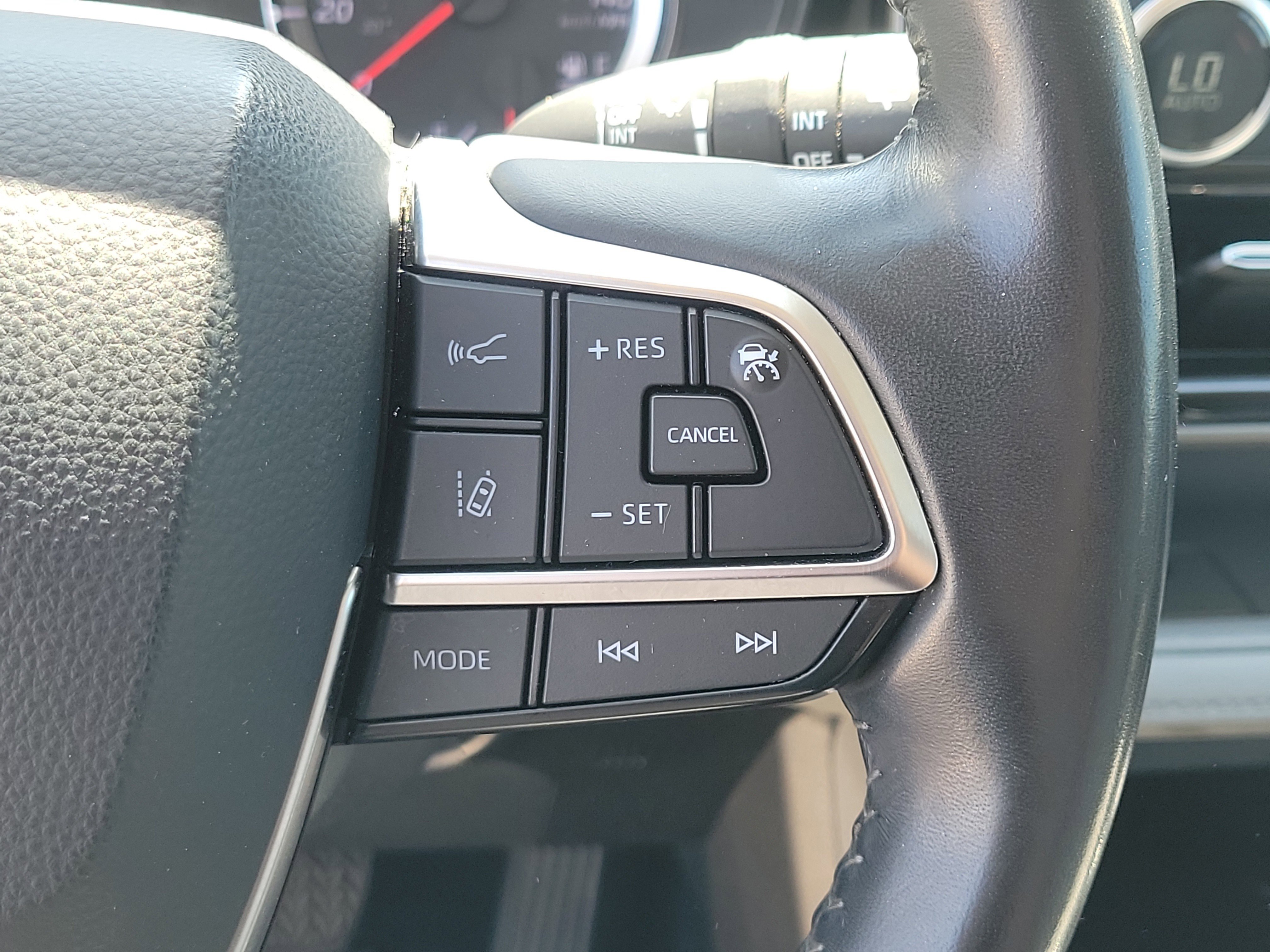 Used 2020 Toyota Highlander LE AWD/4WD image 24