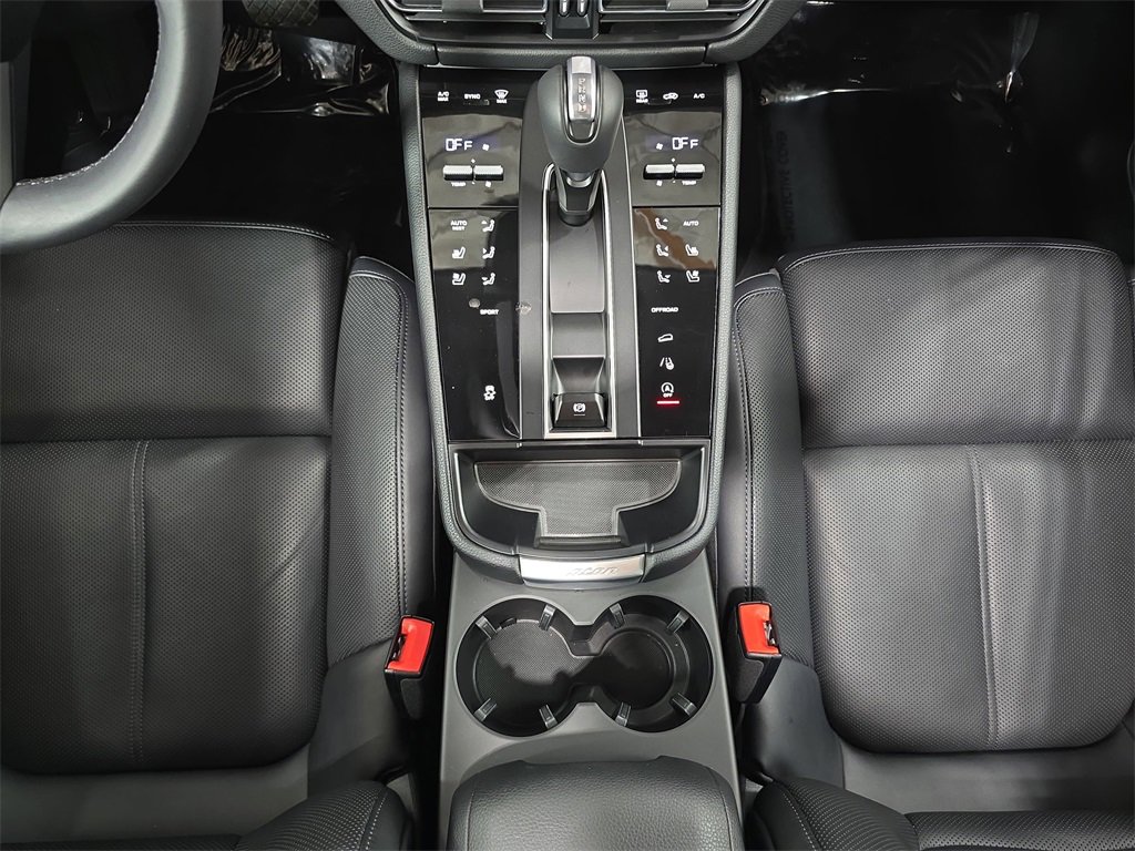 Used 2025 Porsche Macan image 20