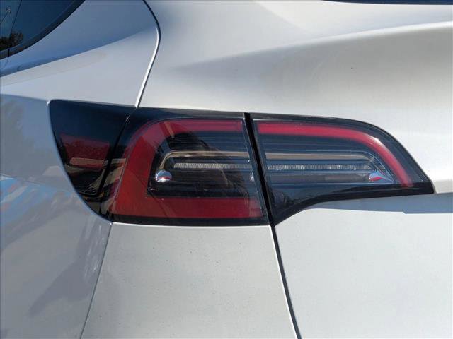 Used 2021 Tesla Model Y Long Range image 13