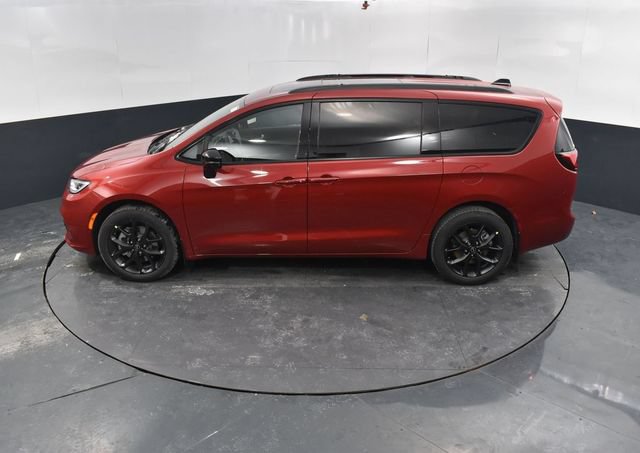 New 2026 Chrysler Pacifica Select AWD/4WD image 39