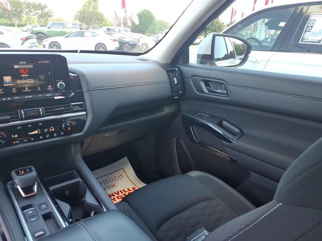 Used 2025 Nissan Pathfinder SV FWD image 10