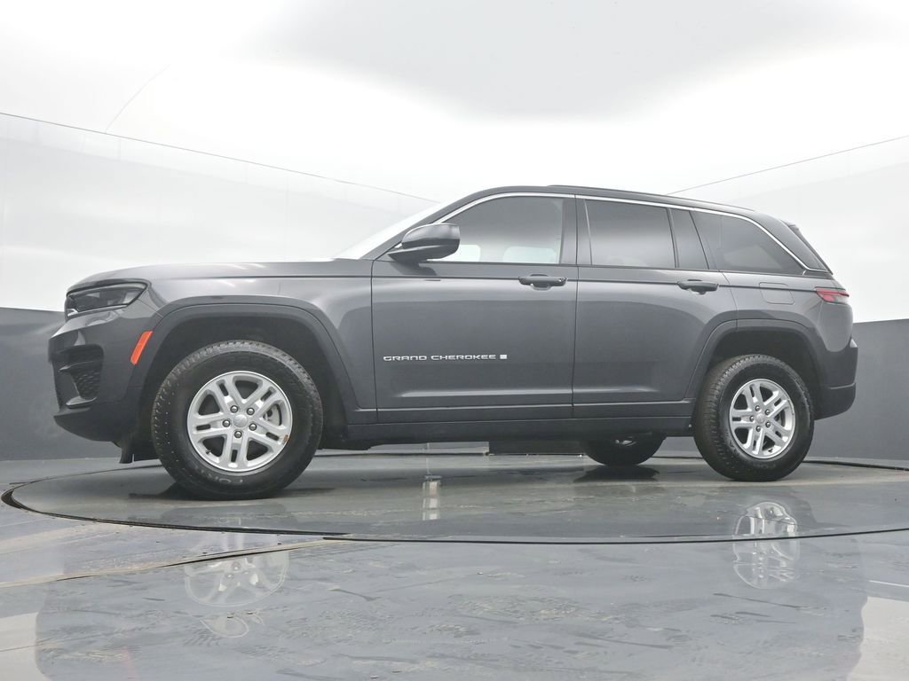 Used 2024 Jeep Grand Cherokee Laredo image 47