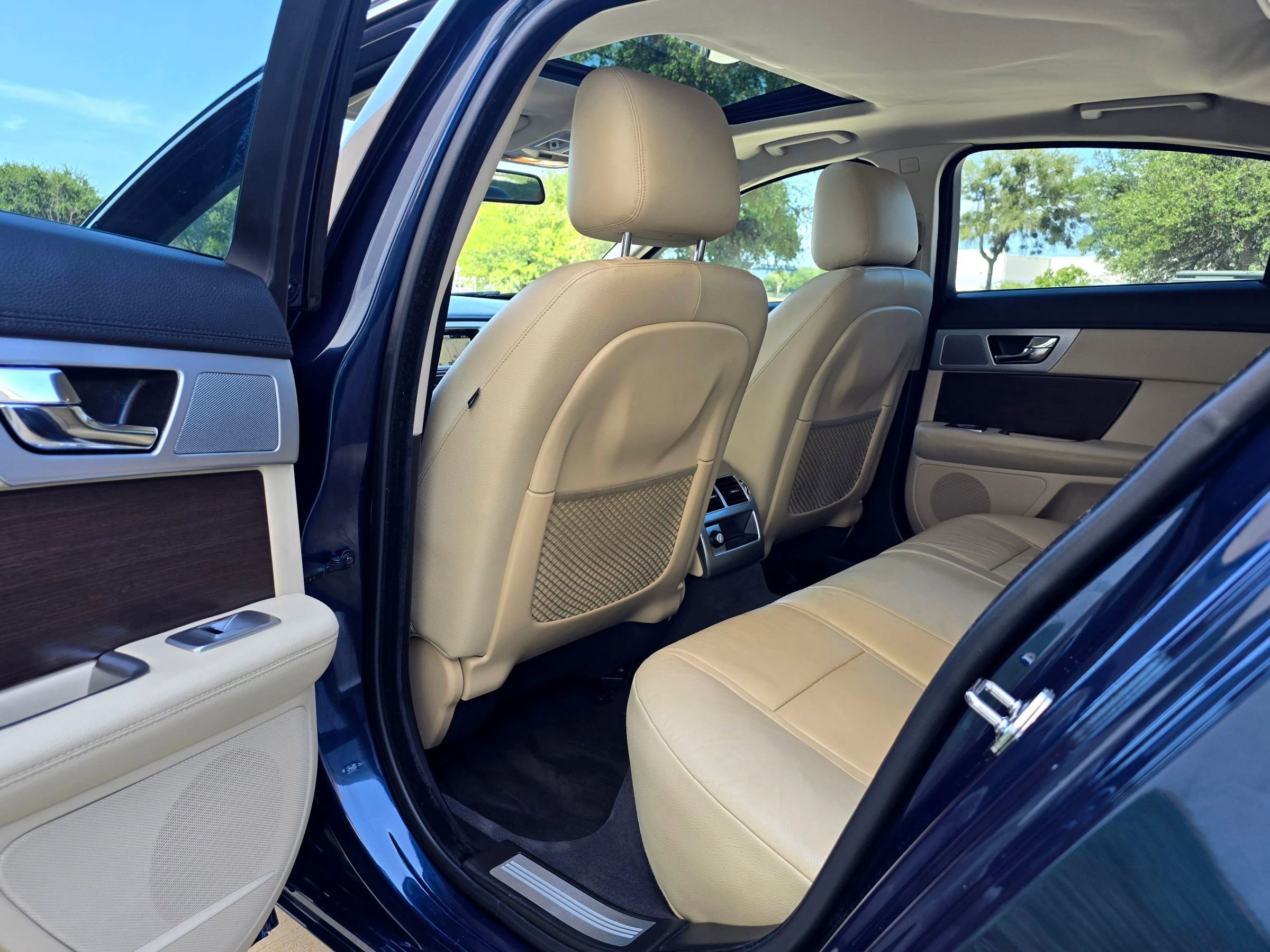 Used 2013 Jaguar XF RWD image 44