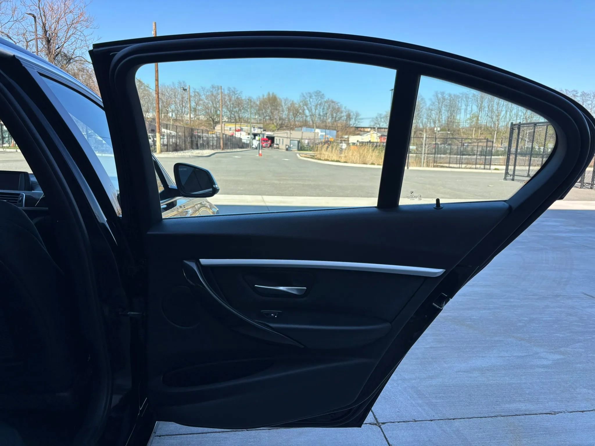 Used 2018 BMW 330i xDrive Sedan w/ Convenience Package image 28