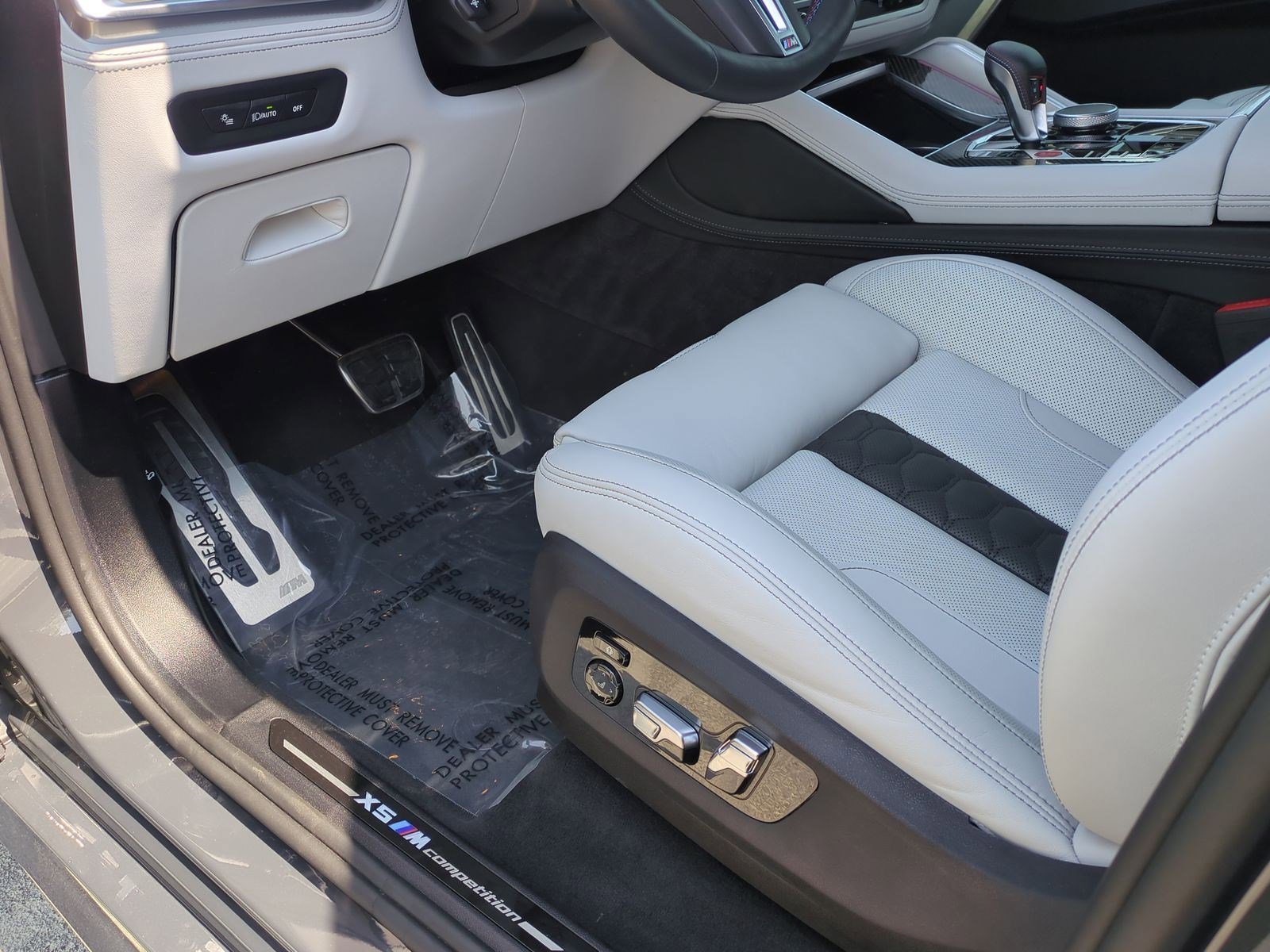 Used 2026 BMW X5 M Competition w/ Executive Package image 17