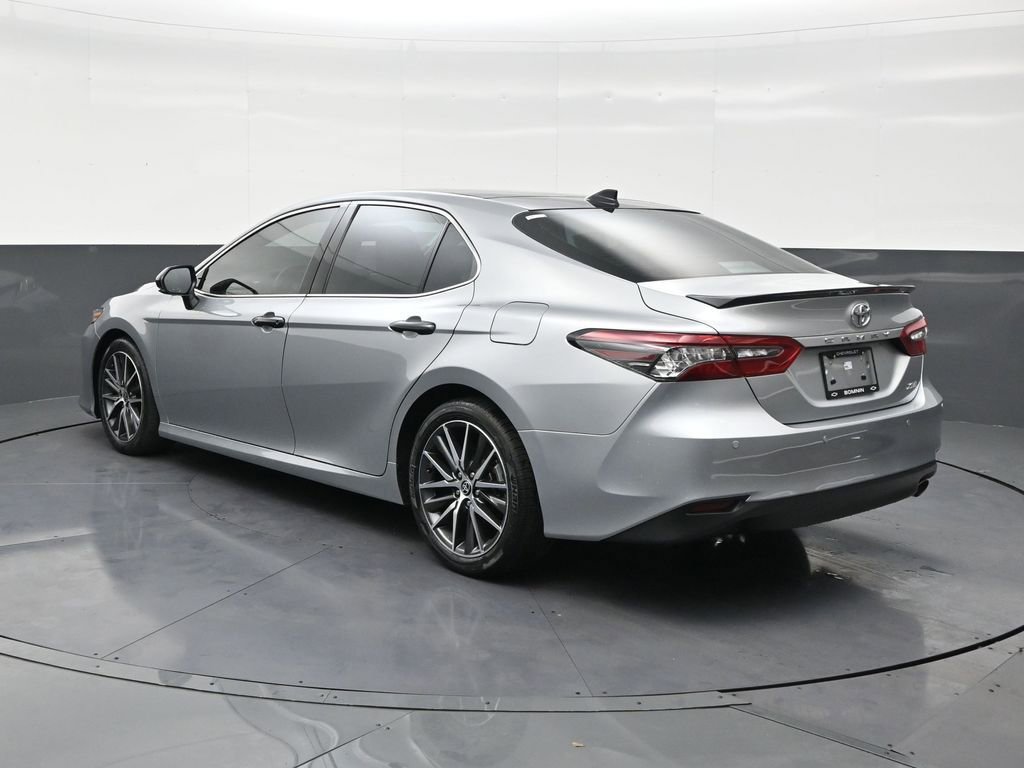 Used 2022 Toyota Camry XLE w/ Navigation Package FWD image 3