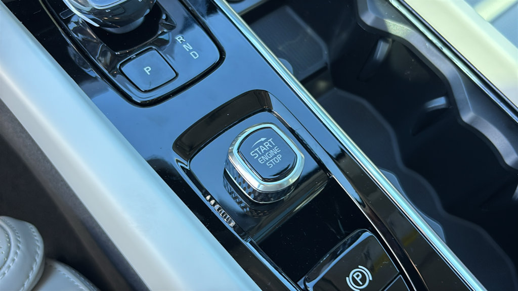 New 2027 Volvo XC60 B5 Ultra AWD/4WD image 16