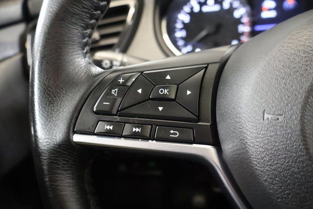 Used 2020 Nissan Rogue SV image 18