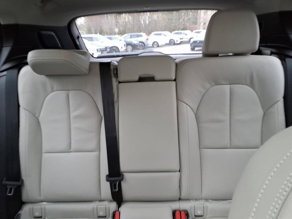 New 2026 Volvo XC40 B5 Plus w/ Protection Package Premier AWD/4WD image 20