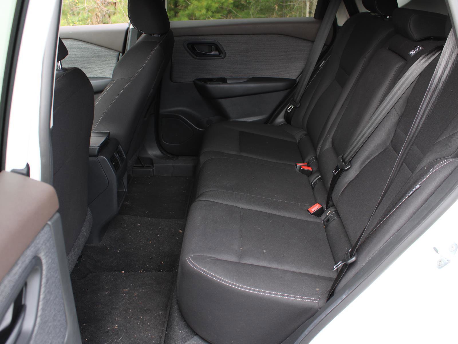 Used 2023 Nissan Rogue S AWD/4WD image 15