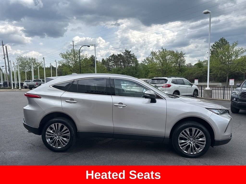 Certified 2023 Toyota Venza XLE AWD/4WD image 9