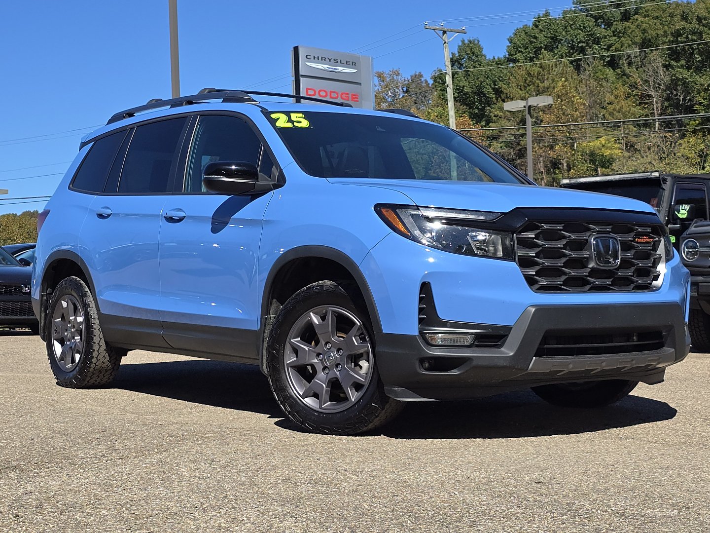 Used 2024 Honda Passport TrailSport image 2